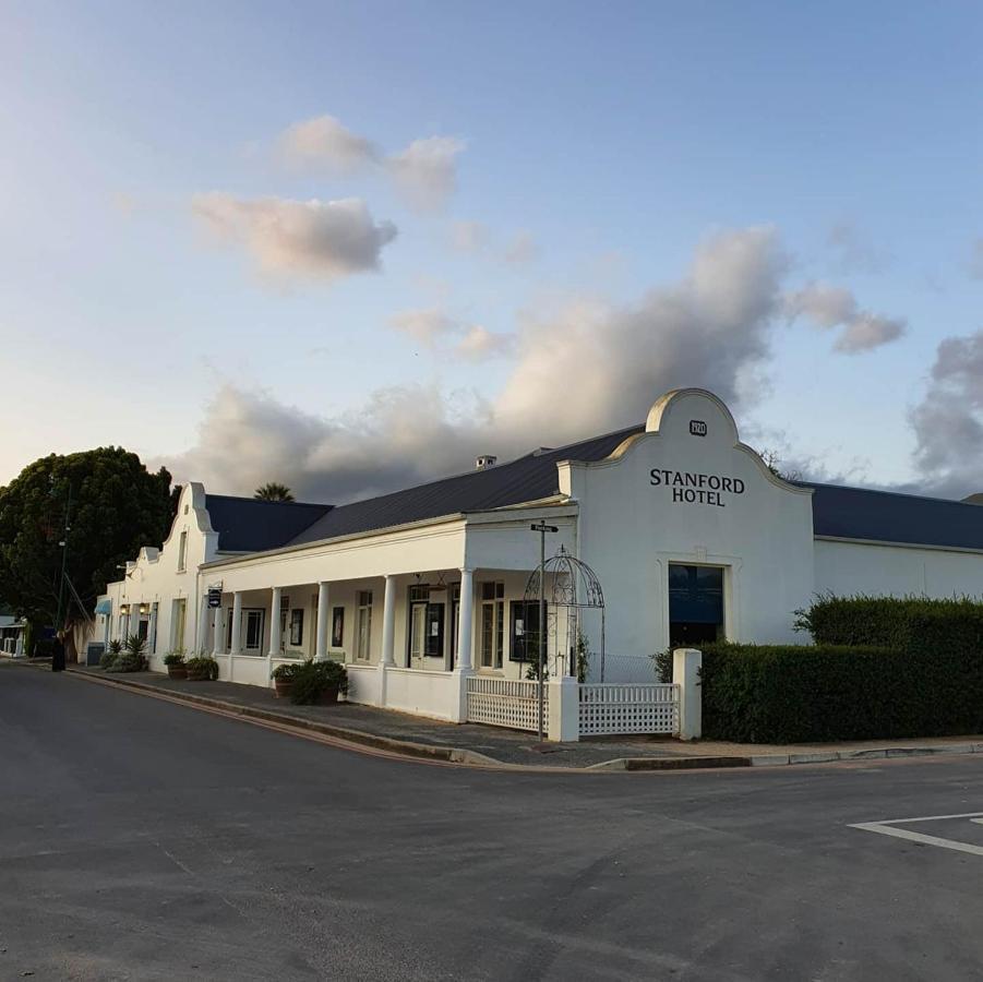 The Stanford Hotel Bagian luar foto